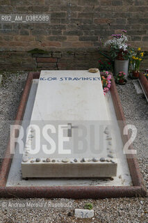 La tomba del compositore russo Igor Stravinsky, situata nel recinto greco ortodosso del cimitero dell’isola di San Michele, nella laguna veneziana: accanto anche quella della moglie Vera. ©Andrea Merola/Rosebud2