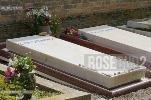 La tomba del compositore russo Igor Stravinsky, situata nel recinto greco ortodosso del cimitero dell’isola di San Michele, nella laguna veneziana: accanto anche quella della moglie Vera. ©Andrea Merola/Rosebud2