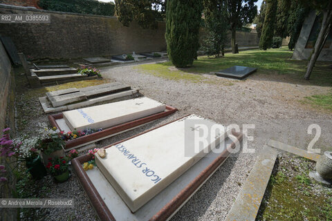 La tomba del compositore russo Igor Stravinsky, situata nel recinto greco ortodosso del cimitero dell’isola di San Michele, nella laguna veneziana: accanto anche quella della moglie Vera. ©Andrea Merola/Rosebud2