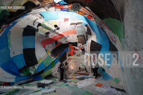 Una panoramica sulle installazioni allestite all’interno del Padiglione Centrale, ai Giardini di Castello, per la diciassettesima edizione di Biennale Architettura, diretta dall’architetto di origine libanese Hashim Sarkis .sul tema “How will We live Together “.                         . ©Andrea Merola/Rosebud2