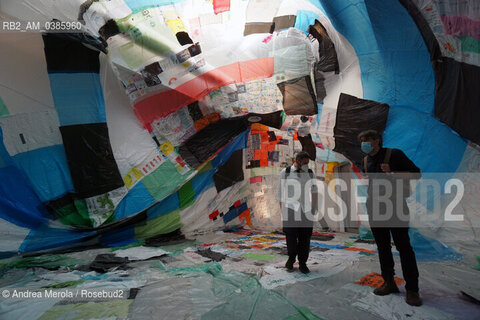 Una panoramica sulle installazioni allestite all’interno del Padiglione Centrale, ai Giardini di Castello, per la diciassettesima edizione di Biennale Architettura, diretta dall’architetto di origine libanese Hashim Sarkis .sul tema “How will We live Together “.                         . ©Andrea Merola/Rosebud2