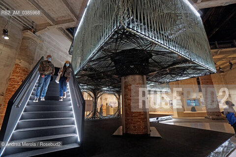 Una panoramica sulle installazioni allestite all’interno delle Corderie, all’Arsenale di Venezia, per la diciassettesima edizione di Biennale Architettura, diretta dall’architetto di origine libanese Hashim Sarkis .sul tema “How will We live Together “. ©Andrea Merola/Rosebud2