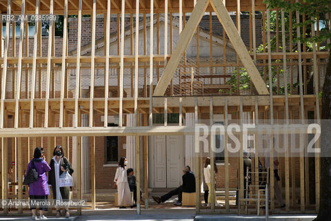 Una panoramica sulle installazioni allestite all’esterno del Padiglione USA, ai Giardini di Castello, per la diciassettesima edizione di Biennale Architettura, diretta dall’architetto di origine libanese Hashim Sarkis .sul tema “How will We live Together “.                         . ©Andrea Merola/Rosebud2