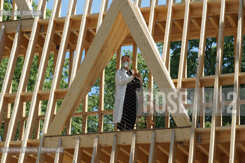 Una panoramica sulle installazioni allestite all’esterno del Padiglione USA, ai Giardini di Castello, per la diciassettesima edizione di Biennale Architettura, diretta dall’architetto di origine libanese Hashim Sarkis .sul tema “How will We live Together “, a Venezia dal 22 maggio al 21 novembre 2021.                        . ©Andrea Merola/Rosebud2