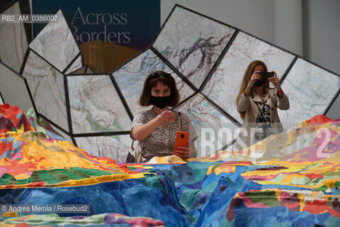 Una panoramica sulle installazioni allestite all’interno del Padiglione Centrale, ai Giardini di Castello, per la diciassettesima edizione di Biennale Architettura, diretta dall’architetto di origine libanese Hashim Sarkis .sul tema “How will We live Together “, a Venezia dal 22 maggio al 21 novembre 2021.                        . ©Andrea Merola/Rosebud2