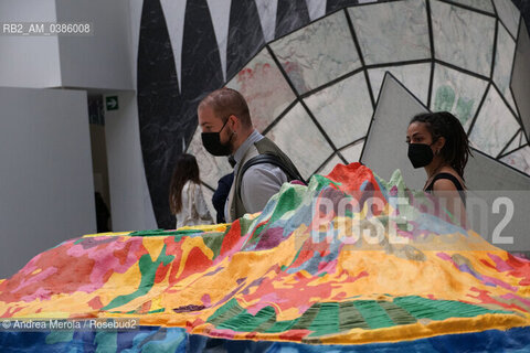 Una panoramica sulle installazioni allestite all’interno del Padiglione Centrale, ai Giardini di Castello, per la diciassettesima edizione di Biennale Architettura, diretta dall’architetto di origine libanese Hashim Sarkis .sul tema “How will We live Together “, a Venezia dal 22 maggio al 21 novembre 2021.                        . ©Andrea Merola/Rosebud2