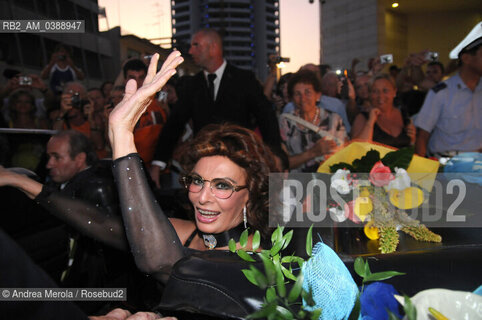 L’ attrice italiana Sofia Loren alla cerimonia per la dedica del suo nome al lungomare di Jesolo, 16 luglio 2009. ©Andrea Merola/Rosebud2