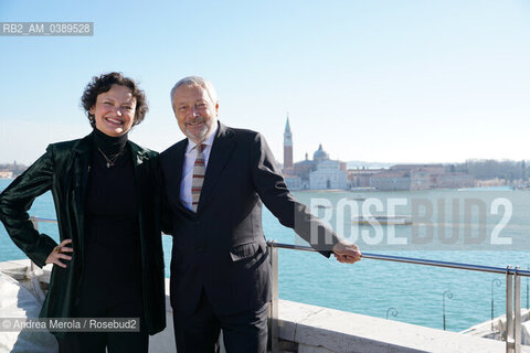 La curatrice artistica di Biennale Arte Cecilia Alemani e il presidente della Biennale Roberto Cicutto posano sulla terrazza di Cà Giustinian, sede della fondazione, poco prima della presentazione della 59° edizione di Biennale Arte, “ The Milk of Dreams, 2 febbraio 2022. ©Andrea Merola/Rosebud2