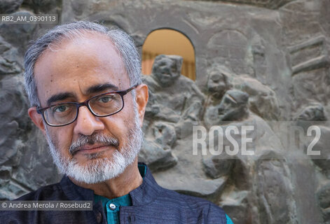 L’ editore indiano Naveen Kishore in una pausa del festival di letteratura Incroci di Civiltà a Venezia, 25 maggio 2022. ©Andrea Merola/Rosebud2