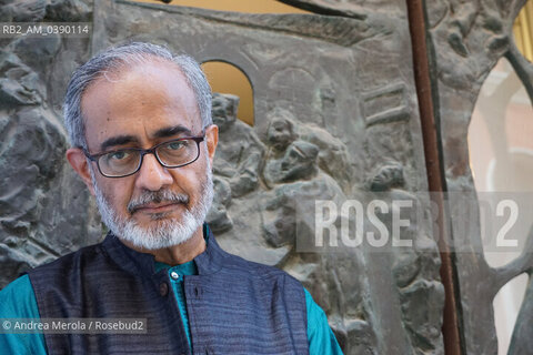 L’ editore indiano Naveen Kishore in una pausa del festival di letteratura Incroci di Civiltà a Venezia, 25 maggio 2022. ©Andrea Merola/Rosebud2