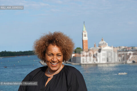 L ’architetta scozzese di origine ghanese Lesley Lokko posa sulla terrazza della sede dell’ente, a Cà Giustinian, Venezia 30 maggio 2022: Lesley Lokko è stata nominata nuova curatrice del settore Architettura della Biennale. ©Andrea Merola/Rosebud2