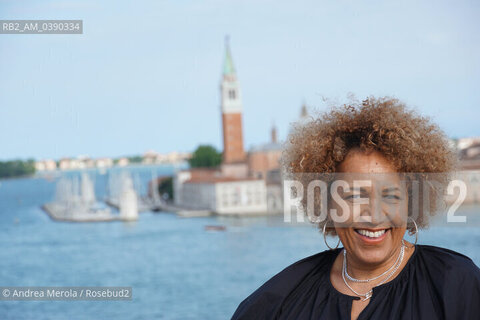 L ’architetta scozzese di origine ghanese Lesley Lokko posa sulla terrazza della sede dell’ente, a Cà Giustinian, Venezia 30 maggio 2022: Lesley Lokko è stata nominata nuova curatrice del settore Architettura della Biennale. ©Andrea Merola/Rosebud2