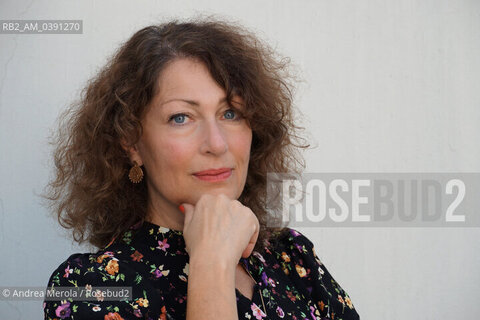 La scrittrice e giornalista svedese Elisabeth Asbrink a PordenoneLegge ha presentato  la sua ultima opera “ Abbandono“ (Iperborea), Pordenone 16 settembre 2022. ©Andrea Merola/Rosebud2