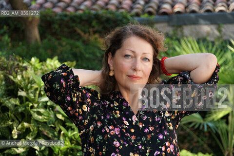 La scrittrice e giornalista svedese Elisabeth Asbrink a PordenoneLegge ha presentato  la sua ultima opera “ Abbandono“ (Iperborea), Pordenone 16 settembre 2022. ©Andrea Merola/Rosebud2