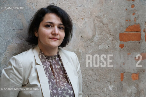 La scrittrice e giornalista iraniana Nasim Marashi al Festival Internazionale di Letteratura “Incroci di Civiltà”, sedicesima edizione, Venezia 30 marzo 2023. ©Andrea Merola/Rosebud2