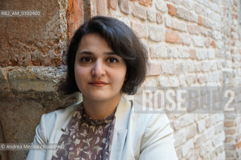 La scrittrice e giornalista iraniana Nasim Marashi al Festival Internazionale di Letteratura “Incroci di Civiltà”, sedicesima edizione, Venezia 30 marzo 2023. ©Andrea Merola/Rosebud2