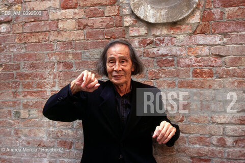 Il danzatore giapponese Kazuo Ohno , fondatore della danza Butoh, alla Biennale Danza di Venezia , 30 settembre 1999. ©Andrea Merola/Rosebud2