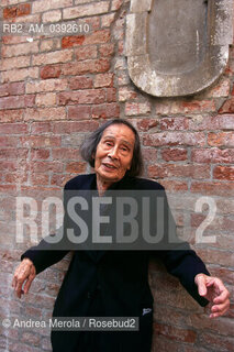 Il danzatore giapponese Kazuo Ohno , fondatore della danza Butoh, alla Biennale Danza di Venezia , 30 settembre 1999. ©Andrea Merola/Rosebud2