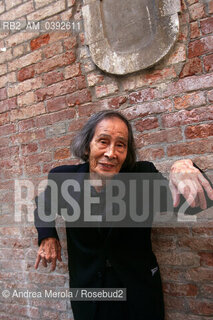 Il danzatore giapponese Kazuo Ohno , fondatore della danza Butoh, alla Biennale Danza di Venezia , 30 settembre 1999. ©Andrea Merola/Rosebud2