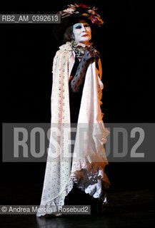 Il danzatore giapponese Kazuo Ohno , fondatore della danza Butoh, alla Biennale Danza di Venezia interpreta “ L’ Argentina”, teatro comunale Carlo Goldoni 01 ottobre 1999. ©Andrea Merola/Rosebud2