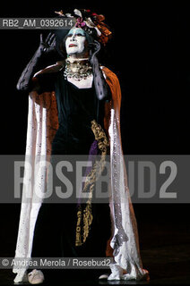 Il danzatore giapponese Kazuo Ohno , fondatore della danza Butoh, alla Biennale Danza di Venezia interpreta “ L’ Argentina”, teatro comunale Carlo Goldoni 01 ottobre 1999. ©Andrea Merola/Rosebud2