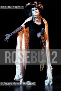 Il danzatore giapponese Kazuo Ohno , fondatore della danza Butoh, alla Biennale Danza di Venezia interpreta “ L’ Argentina”, teatro comunale Carlo Goldoni 01 ottobre 1999. ©Andrea Merola/Rosebud2