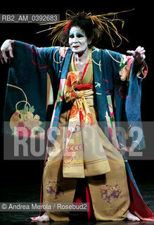 Il danzatore giapponese Kazuo Ohno , fondatore della danza Butoh, alla Biennale Danza di Venezia interpreta  “The Dead Sea”, teatro comunale Carlo Goldoni 01 ottobre 1999. ©Andrea Merola/Rosebud2