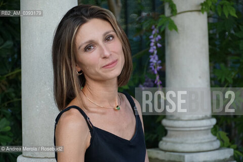 La scrittrice Marta Cai ( “ Centomilioni “, Einaudi) posa durante una pausa dell’incontro con gli autori finalisti del Premio Letterario Campiello 2023, all’hotel Ausonia al Lido di Venezia, 27 luglio 2023. ©Andrea Merola/Rosebud2