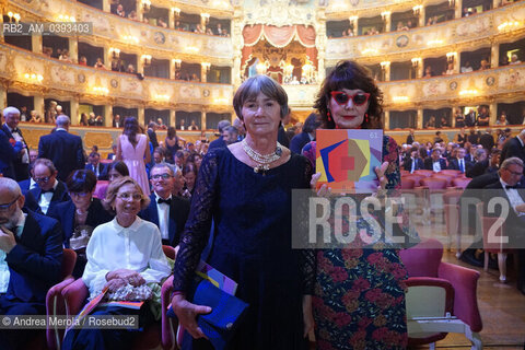 Da sx a dx: Emanuela Bassetti ( Marsilio ) e Elisabetta Sgarbi ( La Nave di Teseo ) nella platea del  Gran Teatro La Fenice, per la cerimonia di  premiazione del Premio Letterario Campiello, Venezia 16 settembre 2023. ©Andrea Merola/Rosebud2