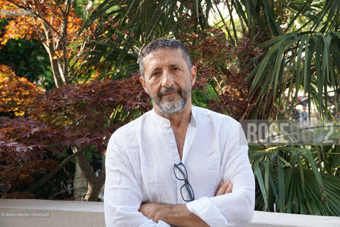 Antonio Franchini, autore finalista alla 62° edizione del premio letterario Campiello col romanzo “ Il fuoco che ti porti dentro “ (Marsilio), in una pausa dell’Incontro con gli Autori finalisti all’hotel Ausonia, Venezia 28 luglio 2024. ©Andrea Merola/Rosebud2