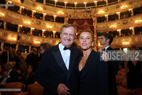 Il sindaco di Venezia Luigi Brugnaro e la moglie Stefania Moretti nella platea del Gran Teatro La Fenice, poco prima dellinizio della cerimonia di premiazione della 61 ° edizione del premio letterario Campiello, Venezia 21 settembre 2024. ©Andrea Merola/Rosebud2