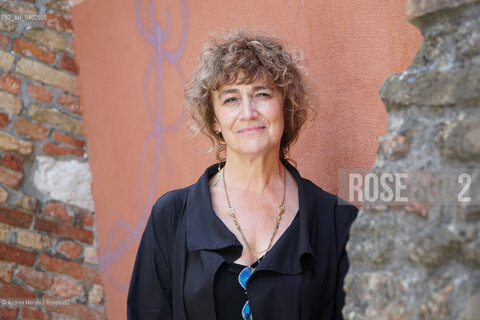 La scrittrice Elena Varvello, finalista con “La vita sempre” (Ugo Guanda Editore) alla 64* edizione del  Premio Letterario Campiello, poco prima dell’incontro con i lettori, nella Biblioteca dell’Archivio Storico della Biennale di Venezia, Venezia 21 settembre 2026. ©Andrea Merola/Rosebud2