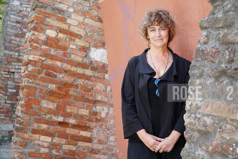 La scrittrice Elena Varvello, finalista con “La vita sempre” (Ugo Guanda Editore) alla 64* edizione del  Premio Letterario Campiello, poco prima dell’incontro con i lettori, nella Biblioteca dell’Archivio Storico della Biennale di Venezia, Venezia 21 settembre 2026. ©Andrea Merola/Rosebud2