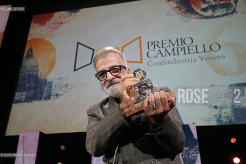 Lo scrittore Marcello Fois, vincitore con “L’immensa distrazione” (Einaudi) della 64* edizione del  Premio Letterario Campiello, Venezia 3 ottobre 2026. ©Andrea Merola/Rosebud2