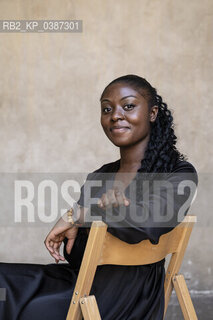 Mantova, Italia, Settembre 2021. La scrittrice Anna Osei a Festivaletteratura 2021 per presentare il suo novo libro Sotto lo stesso sole edito da Mondadori. - Mantua, Italy, September 2021. The writer Anna Osei at Festivaletteratura 2021.