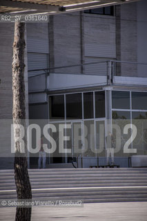 Lido di Venezia, 21 Agosto 2017. Lavori di allestimento del Palazzo del Cinema per la 74a edizione della Mostra Internazionale del Cinema di Venezia.La gradinata del Casinò con una delle strutture in costruzione per la Mostra del Cinema. ©Sebastiano Vianello/Rosebud2