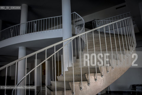 Lido di Venezia, 21 Agosto 2017. Lavori di allestimento del Palazzo del Cinema per la 74a edizione della Mostra Internazionale del Cinema di Venezia. Una delle due scale dellandrone del Palazzo del Cinema in allestimento. ©Sebastiano Vianello/Rosebud2