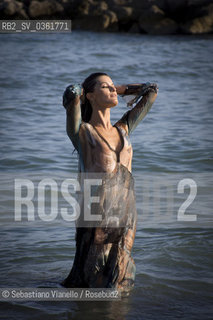 Venezia, 29 agosto 2017. La topmodel brasiliana Isabeli Fontana sulla spiaggia dellHotel Excelsior del Lido di Venezia durante il la Mostra del Cinema. ©Sebastiano Vianello/Rosebud2