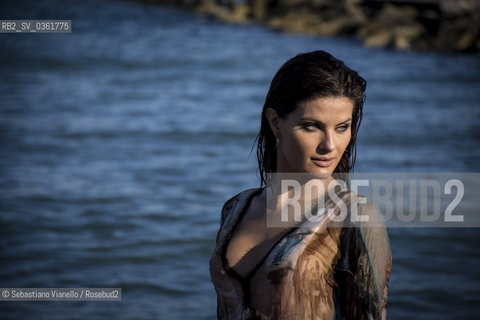 Venezia, 29 agosto 2017. La topmodel brasiliana Isabeli Fontana sulla spiaggia dellHotel Excelsior del Lido di Venezia durante il la Mostra del Cinema. ©Sebastiano Vianello/Rosebud2