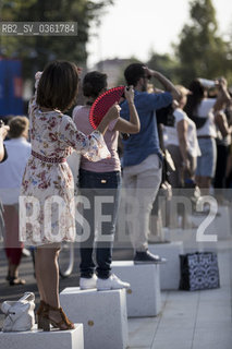 Venezia, 30 agosto 2017. I fans in attesa del passaggio delle stars del sul red carpet della Mostra del Cinema. ©Sebastiano Vianello/Rosebud2