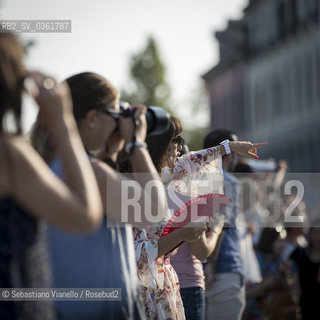 Venezia, 30 agosto 2017. I fans in attesa del passaggio delle stars del sul red carpet della Mostra del Cinema. ©Sebastiano Vianello/Rosebud2