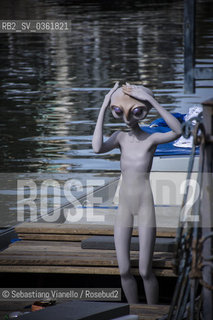 Lido di Venezia, 1 settembre 2017. Le statue degli Alieni dellartista cinese, ospite del padigione di S. Marino alla Biennale Arte, Fu Yuxiang, in giro per il Lido durante la Mostra del Cinema. ©Sebastiano Vianello/Rosebud2