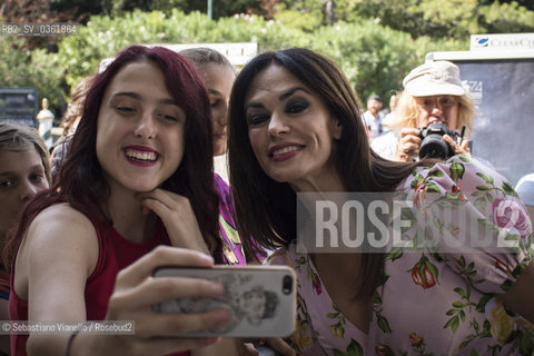 Lido di Venezia, 2 settembre 2017. Lattrice Maria Grazia Cucinotta allarrivo al Lido per la Mostra del Cinema. ©Sebastiano Vianello/Rosebud2