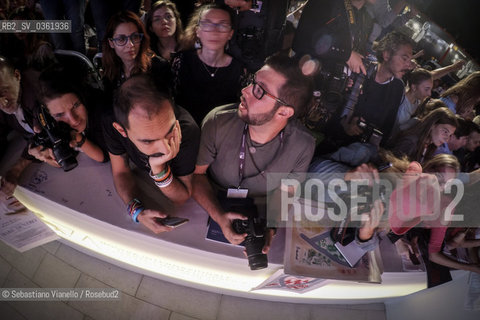 Lido di Venezia, 6 settembre 2017. Fans in attesa di un autografo o un selfie sul red carpet della 74a Mostra del Cinema di Venezia. ©Sebastiano Vianello/Rosebud2