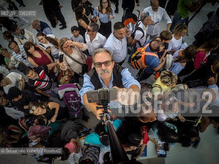 Lido di Venezia, 8 settembre 2017. Fotografando i divi sul red carpet. Autoritratto. ©Sebastiano Vianello/Rosebud2