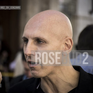 12 ottobre 2017 - Piazza di Montecitorio, Roma. Il Senatore del Movimento 5 Stelle Carlo Martelli alla manifestazione del Movimento 5 Stelle contro lapprovazione in parlamento della Legge Elettorale denominata Rosatellum. © 2017 Sebastiano Vianello. / rosebud2