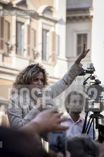 12 ottobre 2017 - Piazza di Montecitorio, Roma. La Senatrice Barbara Lezzi del Movimento 5 Stelle alla manifestazione del Movimento 5 Stelle contro lapprovazione in parlamento della Legge Elettorale denominata Rosatellum. © 2017 Sebastiano Vianello. / rosebud2