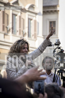 12 ottobre 2017 - Piazza di Montecitorio, Roma. La Senatrice Barbara Lezzi del Movimento 5 Stelle alla manifestazione del Movimento 5 Stelle contro lapprovazione in parlamento della Legge Elettorale denominata Rosatellum. © 2017 Sebastiano Vianello. / rosebud2