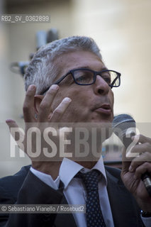 12 ottobre 2017 - Piazza di Montecitorio, Roma. Il Senatore Nicol Morra del Movimento 5 Stelle alla manifestazione del Movimento 5 Stelle contro lapprovazione in parlamento della Legge Elettorale denominata Rosatellum. ©Sebastiano Vianello/Rosebud2