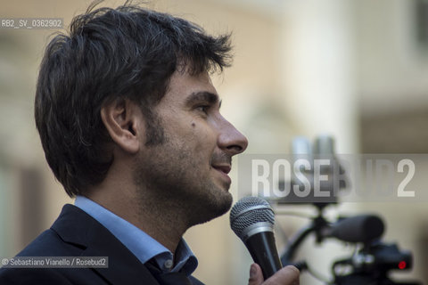 12 ottobre 2017 - Piazza di Montecitorio, Roma. Lonorevole Alessandro Di Battista del Movimento 5 Stelle alla manifestazione del Movimento 5 Stelle contro lapprovazione in parlamento della Legge Elettorale denominata Rosatellum. ©Sebastiano Vianello/Rosebud2